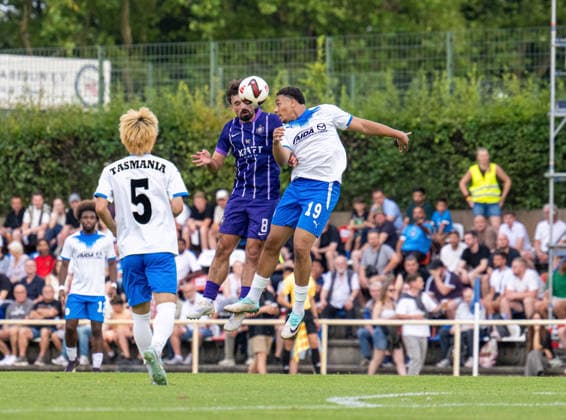 Fussball, Herren, Saison 2026 2027, Regionalliga Nordost (2. Spieltag), SV Tasmania Berlin - FC Erzgebirge Aue, v.l. Rintaro Yajima (Tasmania), Nils Lihsek (Aue), Danil Wostrikow (Tasmania), 31.07. 2026, *** Soccer, Men s, 2026–2027 Season, Northeast Regional League, Matchday 2, SV Tasmania Berlin vs. FC Erzgebirge Aue, from left: Rintaro Yajima (Tasmania), Nils Lihsek (Aue), Danil Wostrikow (Tasmania), July 31, 2026, Copyright: xSebastianxRäppold MatthiasxKochx