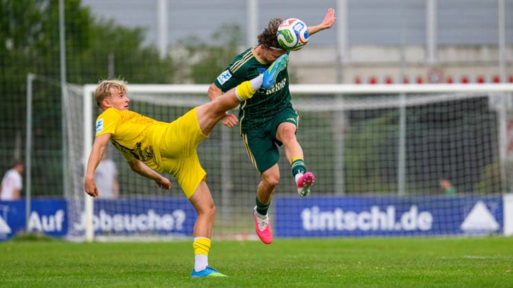 Sport Bilder des Tages 31.07.2026 - Fussball - Saison 2026 2027 - Regionalliga Bayern - 02. Spieltag: SC Eltersdorf - DJK Vilzing - JoTe - xjoxtex - Max Meyer (21, DJK Vilzing ) Valantis Floros (2, SC Eltersdorf ) *** July 31, 2026 Soccer Season 2026–2027 Bavarian Regional League Matchday 02 SC Eltersdorf vs. DJK Vilzing JoTe xjoxtex Max Meyer 21, DJK Vilzing Valantis Floros 2, SC Eltersdorf