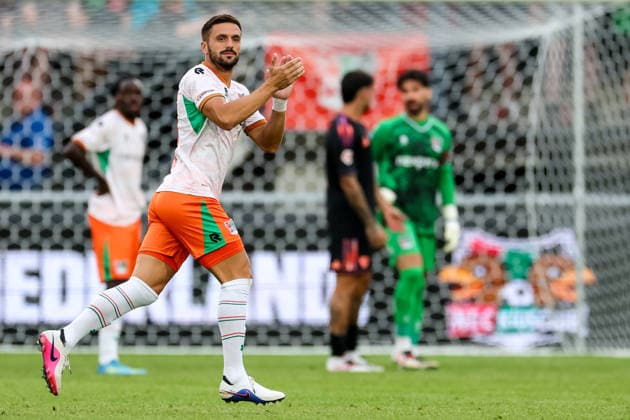 NIJMEGEN, NETHERLANDS - JULY 31: Dusan Tadic of NEC Nijmegen applauds the fans during the pre-season friendly match between NEC Nijmegen and Sevilla FC at the Goffertstadion on July 31, 2026 in Nijmegen, Netherlands.  Copyright: xRenexNijhuis MBxMediax