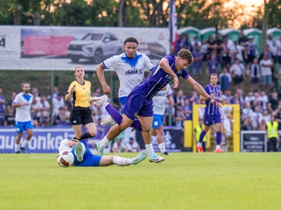 Fussball, Herren, Saison 2026 2027, Regionalliga Nordost (2. Spieltag), SV Tasmania Berlin - FC Erzgebirge Aue, v.l. Rintaro Yajima (Tasmania), Danil Wostrikow (Tasmania), Willi Kamm (Aue), 31.07. 2026, *** Soccer, Men s, 2026–2027 Season, Northeast Regional League, Matchday 2, SV Tasmania Berlin vs. FC Erzgebirge Aue, from left: Rintaro Yajima (Tasmania), Danil Wostrikow (Tasmania), Willi Kamm (Aue), July 31, 2026, Copyright: xSebastianxRäppold MatthiasxKochx