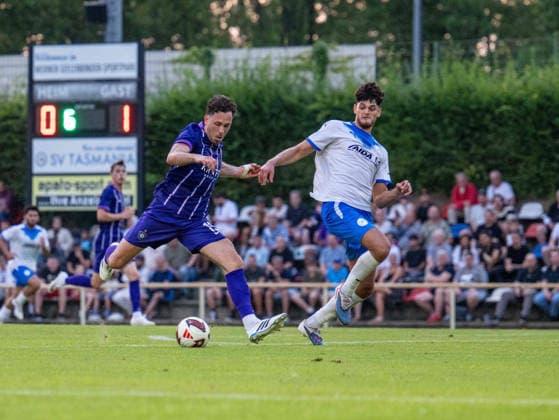 Fussball, Herren, Saison 2026 2027, Regionalliga Nordost (2. Spieltag), SV Tasmania Berlin - FC Erzgebirge Aue, v.l. Marcel Bär (Aue), Fatih Baca (Tasmania), 31.07. 2026, *** Soccer, Men s, 2026–2027 Season, Regionalliga Nordost, Matchday 2, SV Tasmania Berlin vs. FC Erzgebirge Aue, from left: Marcel Bär (Aue), Fatih Baca (Tasmania), July 31, 2026, Copyright: xSebastianxRäppold MatthiasxKochx