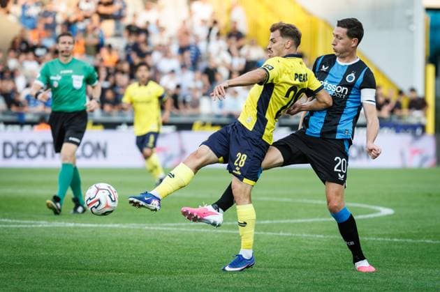 Union s Darius Olaru and Club s Hans Vanaken fight for the ball during a soccer match between Belgian champion Club Brugge KV and Cup winner Union Saint-Gilloise, Friday 31 July 2026 in Brussels, the Super Cup where the Champion of the Jupiler Pro League meets the winner of the Croky Cup. KURTxDESPLENTER  x182512100x