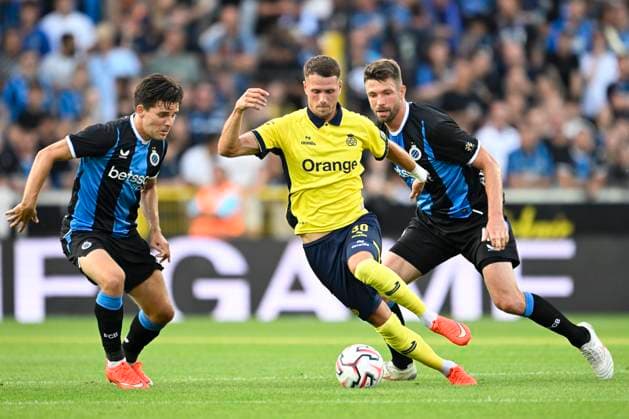 Club Brugge v Royale Union Saint-Gilloise - Volkswagen Supercup 2026 BRUGGE, BELGIUM - JULY 31 : Florucz Raul Alexander forward of Royale Union Saint-Gilloise is challenged by Vetlesen Hugo midfielder of Club Brugge and Mechele Brandon defender of Club Brugge during the Volkswagen Supercup 2026 match between Club Brugge and Royale Union Saint-Gilloise on July 31, 2026 in Brugge, Belgium, 31 07 2026 Brugge Belgium  Copyright: xNicoxVereeckenx