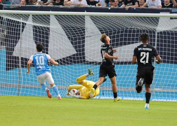 CFC vs BFC Preussen 31.07.2026 Chemnitz, eins Stadion- An der Gellertstrasse, Fussball, Regionalliga Nordost 2026 2027, 2. Spieltag , CFC, CFC vs BFC Preussen Tor für den CFC durch Domenico Alberico Chemnitz Sachsen BRD *** CFC vs. BFC Preussen, July 31, 2026, Chemnitz, eins Stadium on Gellertstrasse, Sports, Soccer, Northeast Regional League 2026–2027, Matchday 2, CFC, CFC vs. BFC Preussen Goal for CFC by Domenico Alberico, Chemnitz, Saxony, Germany