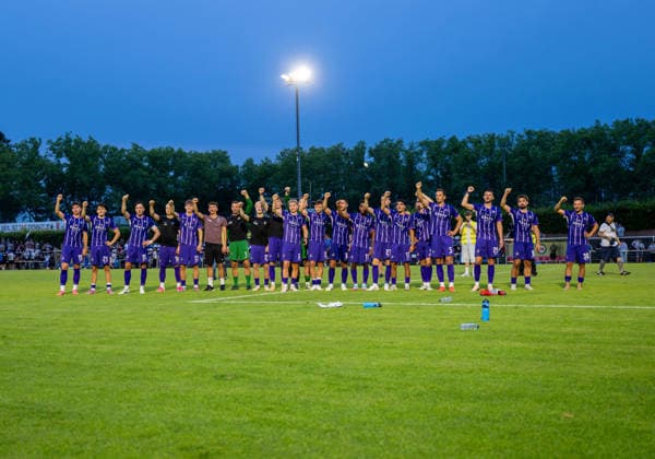 Fussball, Herren, Saison 2026 2027, Regionalliga Nordost (2. Spieltag), SV Tasmania Berlin - FC Erzgebirge Aue, Aue jubelt nach Abpfiff mit Fans, 31.07. 2026, *** Soccer, Men s, 2026–2027 Season, Regionalliga Nordost, Matchday 2, SV Tasmania Berlin vs. FC Erzgebirge Aue, Aue celebrates with fans after the final whistle, July 31, 2026, Copyright: xSebastianxRäppold MatthiasxKochx