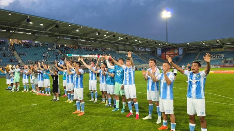 CFC vs BFC Preussen 31.07.2026 Chemnitz, eins Stadion- An der Gellertstrasse, Fussball, Regionalliga Nordost 2026 2027, 2. Spieltag , CFC, CFC vs BFC Preussen Die Mannschaft feiert dien Sieg Chemnitz Sachsen BRD *** CFC vs. BFC Preussen, July 31, 2026, Chemnitz, Eins Stadium on Gellertstrasse, Sports, Soccer, Northeast Regional League 2026–2027, Matchday 2, CFC, CFC vs. BFC Preussen. The team celebrates the victory in Chemnitz, Saxony, Germany