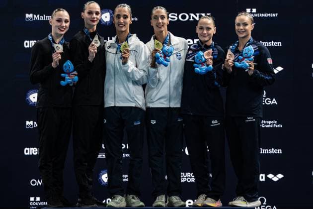 European Aquatics Championships Paris 2026 - Day One Gold medallists Anna Maria Alexandri and Eirini Marina Alexandri of Greece, silver medallists Lucrezia Ruggiero and Enrica Piccoli of Italy, and bronze medallists Kate Shortman and Isabelle Thorpe of Great Britain pose together during the medal ceremony for the duet technical artistic swimming event at the LEN European Aquatics Championships at the Olympic Aquatics Centre in Saint-Denis, northeastern suburbs of Paris, on July 31, 2026. Paris Paris Paris France Copyright: xxZsomborxCzomax