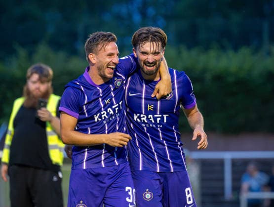 Fussball, Herren, Saison 2026 2027, Regionalliga Nordost (2. Spieltag), SV Tasmania Berlin - FC Erzgebirge Aue, v.l. Simon Skarlatidis (Aue), Nils Lihsek (Aue), Jubel nach Abpfiff, 31.07. 2026, *** Soccer, Men s, 2026–2027 Season, Northeast Regional League, Matchday 2, SV Tasmania Berlin vs. FC Erzgebirge Aue, from left: Simon Skarlatidis (Aue), Nils Lihsek (Aue), celebration after the final whistle, July 31, 2026, Copyright: xSebastianxRäppold MatthiasxKochx