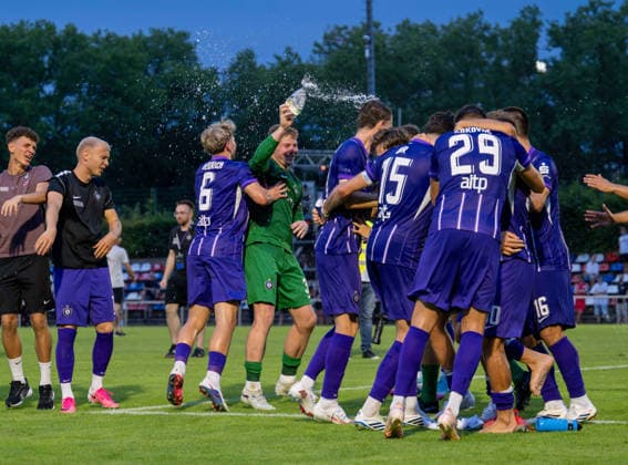Fussball, Herren, Saison 2026 2027, Regionalliga Nordost (2. Spieltag), SV Tasmania Berlin - FC Erzgebirge Aue, Aue jubelt nach Abpfiff mit Fans, 31.07. 2026, *** Soccer, Men s, 2026–2027 Season, Regionalliga Nordost, Matchday 2, SV Tasmania Berlin vs. FC Erzgebirge Aue, Aue celebrates with fans after the final whistle, July 31, 2026, Copyright: xSebastianxRäppold MatthiasxKochx