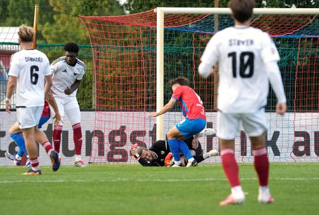 Foto : Torhüter Tim Roby KIPS ( Phönix ) rettet gegen Jannes WULFF (Drochtersen) Fussball Regionalliga Nord, 1. Spieltag am Fr. 31.07.2026 SV Drochtersen - Phönix Lübeck *** Photo: Goalkeeper Tim Roby of KIPS Phönix makes a save against Jannes WULFF. Drochtersen Soccer, Regionalliga Nord, Matchday 1 on Fri, July 31, 2026: SV Drochtersen vs. Phönix Lübeck