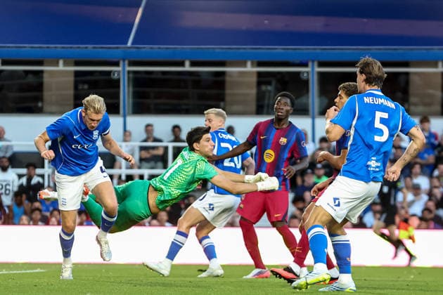 Birmingham City v Barcelona, Pre-Season Friendly Birmingham City goalkeeper James Beadle (1) punches ball out during the Pre-Season Friendly match between Birmingham City and Barcelona at the St Andrew s @ Knighthead Park, Birmingham, UK on 31 July 2026. Birmingham St Andrew s @ Knighthead Park West Midlands UK Editorial use only , Copyright: xManjitxNarotrax PSI-24615-0014