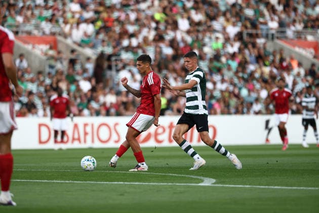 July 31, 2026, Faro, Faro, Portugal: Nicolas Dominguez of Nottingham Forest FC in action against SILAS ANDERSEN of Sporting CP during the Pre-Season Friendly match between Sporting CP and Nottingham Forest at Estadio do Algarve on July 31 2026, in Faro, Portugal. Faro Portugal - ZUMAa269 20260731_zsp_a269_004 Copyright: xSandroxAlemaox