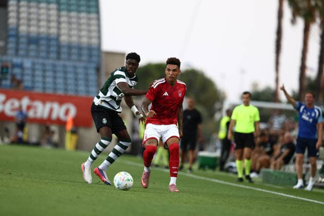 July 31, 2026, Faro, Faro, Portugal: ISSA DOUMBIA of Sporting CP in action against Igor Jesus of Nottingham Forest FC during the Pre-Season Friendly match between Sporting CP and Nottingham Forest at Estadio do Algarve on July 31 2026, in Faro, Portugal. Faro Portugal - ZUMAa269 20260731_zsp_a269_037 Copyright: xSandroxAlemaox