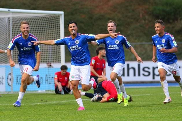 Regionalliga West: Bonner SC - Rot-Weiß Oberhausen ** NUR FÜR REDAKTIONELLE ZWECKE ** EDITORIAL USE ONLY **<p>Ausgelassener Jubel nach dem 2:1 durch Arda Süne. Bonner SC - RWO Ort: Bonn, Sportpark Nord Datum: 31.07.2026 Deutschland NRW Bonn Copyright: MichaxKorb *** Regionalliga West Bonner SC vs. Rot-Weiß Oberhausen ** FOR EDITORIAL USE ONLY ** EDITORIAL USE ONLY ** p Exuberant celebration after Arda Süne’s 2–1 goal for Bonner SC against RWO Location: Bonn, Sportpark Nord Date: July 31, 2026 Germany, North Rhine-Westphalia, Bonn Copyright MichaxKorb Copyright: MichaxKorb doc86ykfnnaazs5k4qyc1s ,EDITORIAL USE ONLY