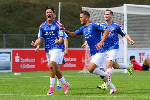 Regionalliga West: Bonner SC - Rot-Weiß Oberhausen ** NUR FÜR REDAKTIONELLE ZWECKE ** EDITORIAL USE ONLY **<p>Ausgelassener Jubel nach dem 2:1 durch Arda Süne. Bonner SC - RWO Ort: Bonn, Sportpark Nord Datum: 31.07.2026 Deutschland NRW Bonn Copyright: MichaxKorb *** Regionalliga West Bonner SC vs. Rot-Weiß Oberhausen ** FOR EDITORIAL USE ONLY ** EDITORIAL USE ONLY ** p Exuberant celebration after Arda Süne’s 2–1 goal for Bonner SC against RWO Location: Bonn, Sportpark Nord Date: July 31, 2026 Germany, North Rhine-Westphalia, Bonn Copyright MichaxKorb Copyright: MichaxKorb doc86ykfny6k47kxtwhbrs ,EDITORIAL USE ONLY