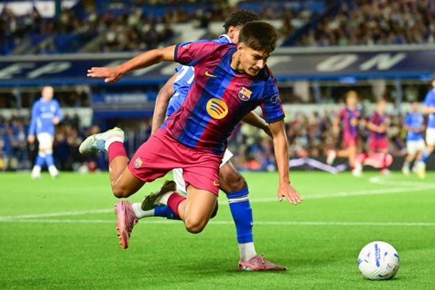 Birmingham City v Barcelona, Pre-Season Friendly FC Barcelona, Barca midfielder Brain Farinas (8) falls under pressure during the Pre-Season Friendly match between Birmingham City and Barcelona at the St Andrew s @ Knighthead Park, Birmingham, UK on 31 July 2026. Birmingham St Andrew s @ Knighthead Park West Midlands UK Editorial use only , Copyright: xDennisxGoodwinx PSI-24614-0020