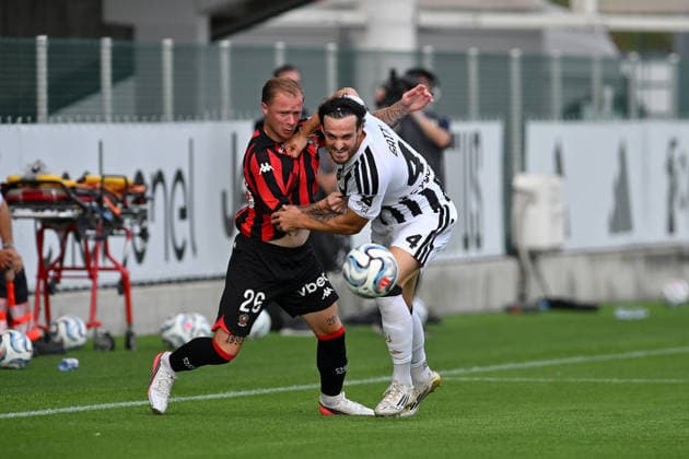 IPA87144451 - Federico Gatti of Juventus FC and Melvin Bard of OGC Nice during a 2026 27 preseason friendly match between Juventus FC and OGC Nice at the Continassa Training Center on July 31, 2026, in Turin, Italy — Photo by Giuliano Marchisciano  Copyright: xGiulianoxMarchisciano IPAxSportx xx 87144451