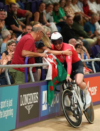 July 31, 2026, Glasgow, Scotland, Great Britain: EMMA FINUCANE of Wales celebrates with her parents after winning the Track cycling, Rad, Radsport, Bahnrad, Bahn Women s Sprint Final of the Commonwealth Games Glasgow 2026 in Glasgow, Scotland. Commowealth Games 2026: Track Cycling  - ZUMAc179 20260731_zep_c179_129 Copyright: xMickaelxChavetx