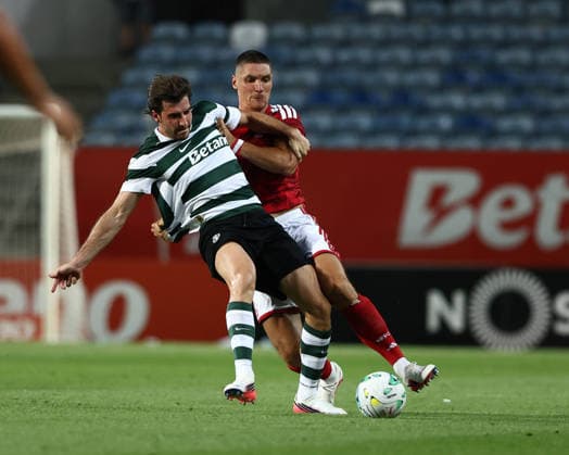 July 31, 2026, Faro, Faro, Portugal: FOTIS IOANNIDIS of Sporting CP in action against Nikola Milenkovic of Nottingham Forest FC during the Pre-Season Friendly match between Sporting CP and Nottingham Forest at Estadio do Algarve on July 31 2026, in Faro, Portugal. Faro Portugal - ZUMAa269 20260731_zsp_a269_039 Copyright: xSandroxAlemaox