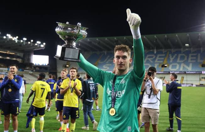 Union s goalkeeper Vic Chambaere celebrates after winning a soccer match between Belgian champion Club Brugge KV and Cup winner Union Saint-Gilloise, Friday 31 July 2026 in Brussels, the Super Cup where the Champion of the Jupiler Pro League meets the winner of the Croky Cup. VIRGINIExLEFOUR  x182520221x