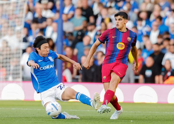 Birmingham, England, 31st July 2026. Gerard Martin of FC Barcelona, Barca passes the ball during the Birmingham City vs FC Barcelona Pre Season Friendly match at St Andrews, Birmingham. Picture credit should read: Cody Froggatt Sportimage EDITORIAL USE ONLY. No use with unauthorised audio, video, data, fixture lists, club league logos or live services. Online in-match use limited to 120 images, no video emulation. No use in betting, games or single club league player publications. SPI_017_CF_BIRMINGHAM_V_BARCA SPI-4887-0016