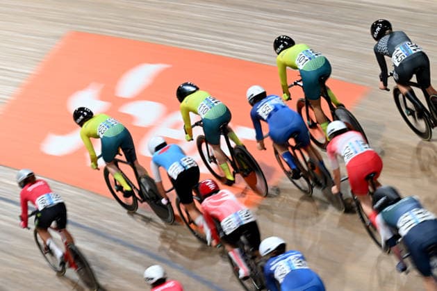 COM26 Track cycling, Rad, Radsport, Bahnrad, Bahn Georgia Baker, Sophie Edwards and Alyssa Polites of Australia lead the pack during the Women™s 10 klm Scratch Race during the Glasgow 2026 Commonwealth Games at the Sir Chris Hoy Velodrome in Glasgow, Scotland, Friday, July 31, 2026. ( NO ARCHIVING, EDITORIAL USE ONLY Glasgow Scotland United Kingdom  Copyright: xDEANxLEWINSx 20260801164401610912