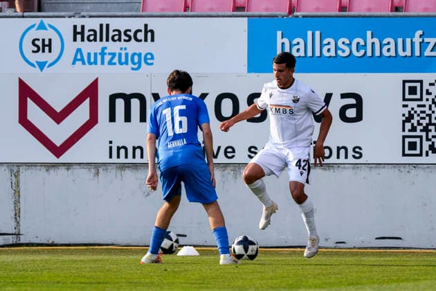 v.li.: Donat Gervalla (TSG, 16), Imad Jaadar (SVS, 42), Zweikampf, Spielszene, Duell, duel, tackle, tackling, Dynamik, Action, Aktion, 31.07.2026, Sandhausen (Deutschland), Fussball, bfv-Verbandspokal, 3. Runde, SV Sandhausen - TSG 1862 09 Weinheim *** From left: Donat Gervalla (TSG), 16; Imad Jaadar (SVS), 42; tackle, game scene, duel, tackle, tackling, dynamic, action, 07 31 2026, Sandhausen, Germany, soccer, bfv Association Cup, 3rd round, SV Sandhausen vs. TSG 1862 09 Weinheim xozx