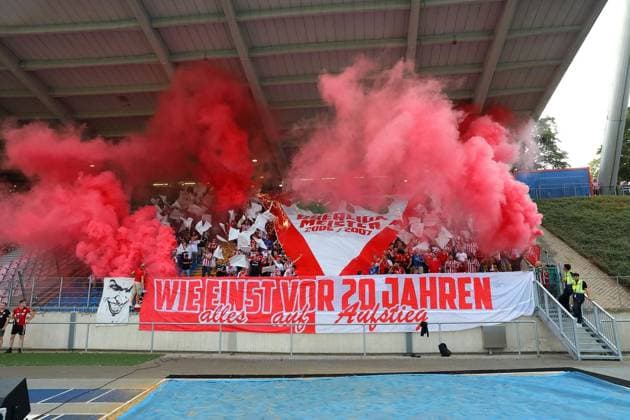 Regionalliga West: Bonner SC - Rot-Weiß Oberhausen ** NUR FÜR REDAKTIONELLE ZWECKE ** EDITORIAL USE ONLY **<p>Choreographie der RWO-Fans Bonner SC - RWO Ort: Bonn, Sportpark Nord Datum: 31.07.2026 Deutschland NRW Bonn Copyright: MichaxKorb *** Regionalliga West Bonner SC Rot Weiß Oberhausen ** FOR EDITORIAL USE ONLY ** EDITORIAL USE ONLY ** p Choreography by RWO fans Bonner SC RWO Location Bonn, Sportpark Nord Date July 31, 2026 Germany North Rhine-Westphalia Bonn Copyright MichaxKorb Copyright: MichaxKorb doc86ylqtoh03n1dp3y71yp8 ,EDITORIAL USE ONLY