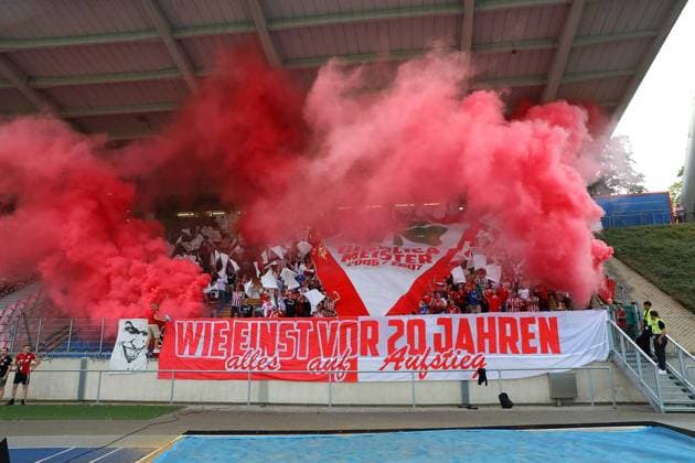 Regionalliga West: Bonner SC - Rot-Weiß Oberhausen ** NUR FÜR REDAKTIONELLE ZWECKE ** EDITORIAL USE ONLY **<p>Choreographie der RWO-Fans Bonner SC - RWO Ort: Bonn, Sportpark Nord Datum: 31.07.2026 Deutschland NRW Bonn Copyright: MichaxKorb *** Regionalliga West Bonner SC Rot Weiß Oberhausen ** FOR EDITORIAL USE ONLY ** EDITORIAL USE ONLY ** p Choreography by RWO fans Bonner SC RWO Location Bonn, Sportpark Nord Date July 31, 2026 Germany North Rhine-Westphalia Bonn Copyright MichaxKorb Copyright: MichaxKorb doc86ylqv4v3ma1jkqhncz9 ,EDITORIAL USE ONLY