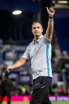 RECORD DATE NOT STATED 31st July 2026; St Andrews, Birmingham, West Midlands, England; Friendly Football, Birmingham City versus Barcelona; Birmingham City Manager Chris Davies applauds the home fans after the final whistle GodfreyxPitt
