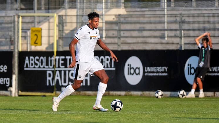 Yannick Osee (SVS, 13), am Ball, Freisteller, Ganzkörper, Einzelbild, Einzelfoto, Aktion, Action, 31.07.2026, Sandhausen (Deutschland), Fussball, bfv-Verbandspokal, 3. Runde, SV Sandhausen - TSG 1862 09 Weinheim *** Yannick Osee SVS, 13, with the ball, isolated figure, full-body shot, single frame, single photo, action, July 31, 2026, Sandhausen, Germany, soccer, bfv Association Cup, 3rd round, SV Sandhausen vs. TSG 1862 09 Weinheim xozx