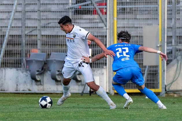 v.li.: Imad Jaadar (SVS, 42), Dren Miftari (TSG, 22), Zweikampf, Spielszene, Duell, duel, tackle, tackling, Dynamik, Action, Aktion, 31.07.2026, Sandhausen (Deutschland), Fussball, bfv-Verbandspokal, 3. Runde, SV Sandhausen - TSG 1862 09 Weinheim *** From left: Imad Jaadar (SVS), 42, Dren Miftari (TSG), 22, tackle, game scene, duel, tackle, tackling, dynamic, action, July 31, 2026, Sandhausen, Germany, soccer, bfv Association Cup, 3rd round, SV Sandhausen vs. TSG 1862 09 Weinheim xozx