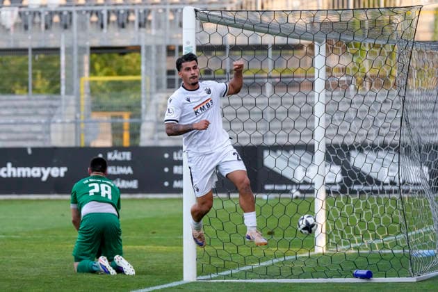 Torschütze Tasos Leonidis (SVS, 29), Spieler vom SV Sandhausen (SVS), jubelt über das Tor zum 5:0, Jubel, jubeln, Torjubel, Torerfolg, celebrate the goal, goal, celebration, jubelt ueber das Tor, Freuen, Freude, freut sich, optimistisch, positiv, Spielszene, Highlight, Einzelbild, Einzelfoto, Aktion, Action, 31.07.2026, Sandhausen (Deutschland), Fussball, bfv-Verbandspokal, 3. Runde, SV Sandhausen - TSG 1862 09 Weinheim *** Goal scorer Tasos Leonidis (SVS), 29, a player for SV Sandhausen (SVS), celebrates the 5-0 goal, celebration, cheering, goal celebration, goal scored, celebrate the goal, goal, celebration, celebrating the goal, joy, happiness, happy, optimistic, positive, game scene, highlight, still image, single photo, action, 31 July 2026, Sandhausen, Germany, soccer, bfv Association Cup, 3rd round, SV Sandhausen vs. TSG 1862 09 Weinheim xozx