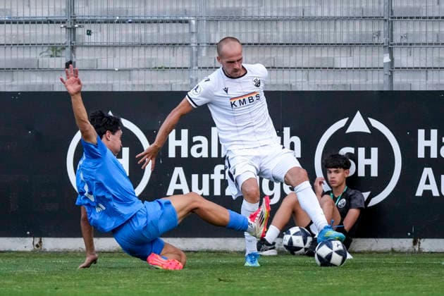 v.li.: Enes-Koray Görgülü (TSG, 2), Phil Halbauer (SVS, 20), Zweikampf, Spielszene, Duell, duel, tackle, tackling, Dynamik, Action, Aktion, 31.07.2026, Sandhausen (Deutschland), Fussball, bfv-Verbandspokal, 3. Runde, SV Sandhausen - TSG 1862 09 Weinheim *** From left: Enes Koray Görgülü (TSG), 2; Phil Halbauer (SVS), 20; tackle, game scene, duel, tackle, tackling, dynamism, action, July 31, 2026, Sandhausen, Germany, soccer, bfv Association Cup, 3rd round, SV Sandhausen vs. TSG 1862 09 Weinheim xozx