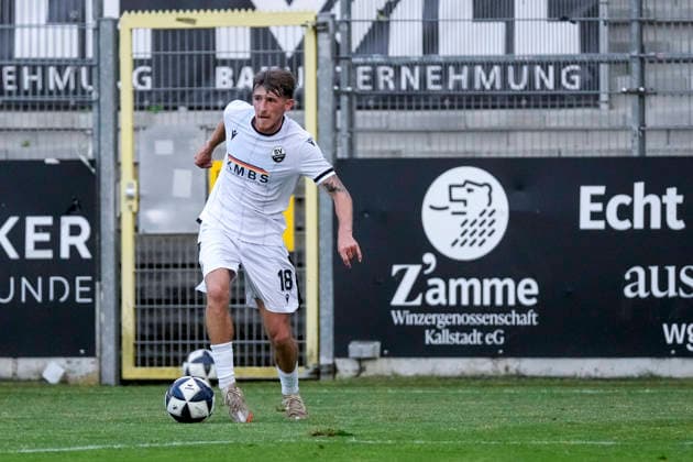 Tim Korzuschek (SVS, 18), am Ball, Freisteller, Ganzkörper, Einzelbild, Einzelfoto, Aktion, Action, 31.07.2026, Sandhausen (Deutschland), Fussball, bfv-Verbandspokal, 3. Runde, SV Sandhausen - TSG 1862 09 Weinheim *** Tim Korzuschek SVS, 18, with the ball, cutout, full body, single frame, single photo, action, July 31, 2026, Sandhausen, Germany, soccer, bfv Association Cup, 3rd round, SV Sandhausen vs. TSG 1862 09 Weinheim xozx