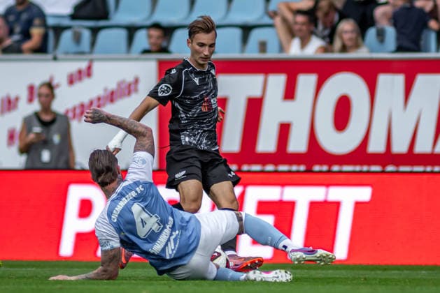 Chemnitz, Deutschland 31. Juli 2026: Regionalliga Nordost - 2026 2027 - Sp. 2 - Chemnitzer FC gegen BFC Preussen Im Bild: v. li. im Zweikampf Jan Löhmannsröben Loehmannsroeben (CFC) und Luca Butkovic (BFC) *** Chemnitz, Germany, July 31, 2026; Northeast Regional League 2026–2027, Matchday 2: Chemnitzer FC vs. BFC Preussen. Pictured, from left, in a tackle: Jan Löhmannsröben (CFC) and Luca Butkovic (BFC). Copyright: xFotostandx xNachtigallx