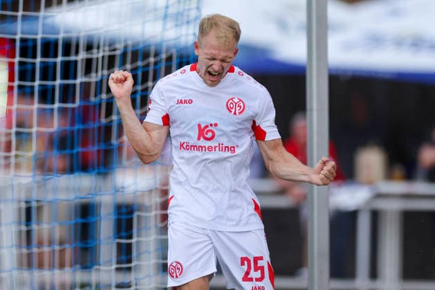 Andreas Hanche-Olsen (1. FSV Mainz 05) celebrates after scoring his teams first goal during the pre-season friendly match between 1. FSV Mainz 05 and Shabab Al Ahli at Grenzlandstadium Arena on July 31, 2026 in Kufstein, Austria. (Photo by Marco Steinbrenner DeFodi Images) - *** Andreas Hanche Olsen of 1 FSV Mainz 05 celebrates after scoring his team s first goal during the preseason friendly match between 1 FSV Mainz 05 and Shabab Al Ahli at the Grenzlandstadium Arena on July 31, 2026 in Kufstein, Austria. Photo by Marco Steinbrenner, DeFodi Images