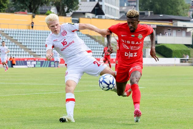 Otto Ruoppi (1. FSV Mainz 05) und Igor Gomes (Shabab Al Ahli) battle for the ball during the pre-season friendly match between 1. FSV Mainz 05 and Shabab Al Ahli at Grenzlandstadium Arena on July 31, 2026 in Kufstein, Austria. (Photo by Marco Steinbrenner DeFodi Images) - *** Otto Ruoppi of 1 FSV Mainz 05 and Igor Gomes of Shabab Al Ahli battle for the ball during the preseason friendly match between 1 FSV Mainz 05 and Shabab Al Ahli at the Grenzlandstadium Arena on July 31, 2026 in Kufstein, Austria. Photo by Marco Steinbrenner, DeFodi Images
