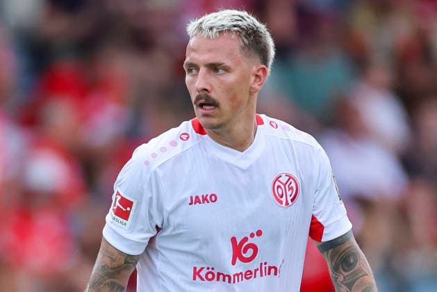 Phillip Tietz (1. FSV Mainz 05) looks dejected during the pre-season friendly match between 1. FSV Mainz 05 and Shabab Al Ahli at Grenzlandstadium Arena on July 31, 2026 in Kufstein, Austria. (Photo by Marco Steinbrenner DeFodi Images) - *** Phillip Tietz of 1 FSV Mainz 05 looks dejected during the preseason friendly match between 1 FSV Mainz 05 and Shabab Al Ahli at the Grenzlandstadium Arena on July 31, 2026 in Kufstein, Austria. Photo by Marco Steinbrenner, DeFodi Images