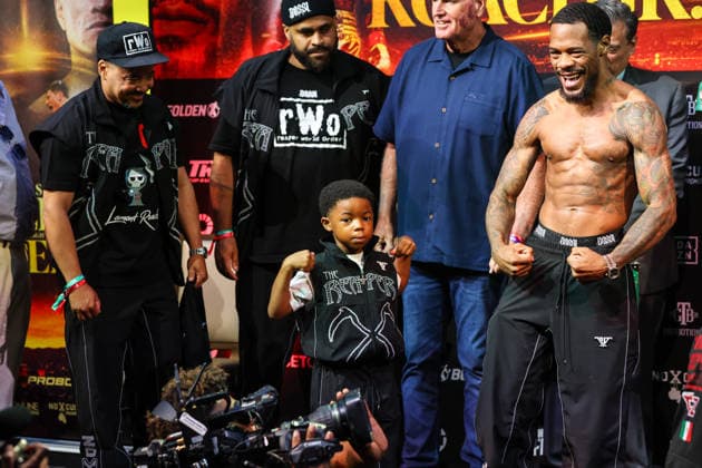 July 31, 2026: Lightweight Lamont Roach Jr. and son Amari on stage during weigh-ins for the Roach Jr. vs Zepeda event at the Skybox Lounge inside the Virgin Hotels on July 31, 2026 in Las Vegas, NV. CSM. Las Vegas United States of America - ZUMAc04_ 20260731_zma_c04_200 Copyright: xChristopherxTrimx