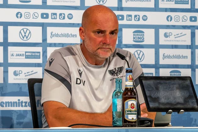 Chemnitz, Deutschland 31. Juli 2026: Regionalliga Nordost - 2026 2027 - Sp. 2 - Chemnitzer FC gegen BFC Preussen Im Bild: Trainer Daniel Volbert (BFC) bei der Pressekonferenz *** Chemnitz, Germany, July 31, 2026; Northeast Regional League 2026–2027, Matchday 2: Chemnitzer FC vs. BFC Preussen; Pictured: BFC coach Daniel Volbert at the press conference Copyright: xFotostandx xNachtigallx