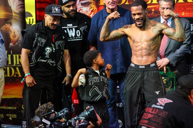 July 31, 2026: Lightweight Lamont Roach Jr. and son Amari on stage during weigh-ins for the Roach Jr. vs Zepeda event at the Skybox Lounge inside the Virgin Hotels on July 31, 2026 in Las Vegas, NV. CSM. Las Vegas United States of America - ZUMAc04_ 20260731_zma_c04_235 Copyright: xChristopherxTrimx