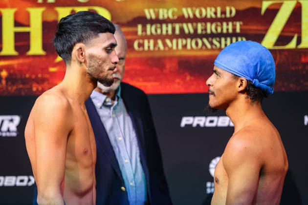 July 31, 2026: (L-R) Lightweights Dalis Kaleiopu and Yeyery Castillo face-off on stage during weigh-ins for the Roach Jr. vs Zepeda event at the Skybox Lounge inside the Virgin Hotels on July 31, 2026 in Las Vegas, NV. CSM. Las Vegas United States of America - ZUMAc04_ 20260731_zma_c04_238 Copyright: xChristopherxTrimx