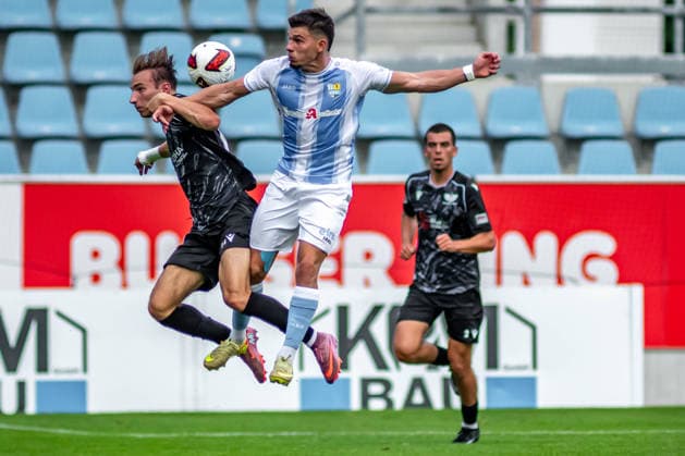 Chemnitz, Deutschland 31. Juli 2026: Regionalliga Nordost - 2026 2027 - Sp. 2 - Chemnitzer FC gegen BFC Preussen Im Bild: v. li. im Zweikampf Luca Butkovic (BFC) und Maurizio Grimaldi (CFC) *** Chemnitz, Germany, July 31, 2026; Northeast Regional League 2026–2027, Matchday 2: Chemnitzer FC vs. BFC Preussen. Pictured, from left, in a tackle: Luca Butkovic (BFC) and Maurizio Grimaldi (CFC) Copyright: xFotostandx xNachtigallx