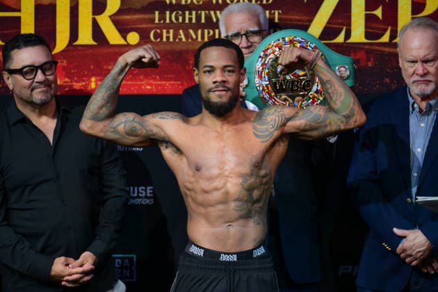 July 31, 2026, Las Vegas, Nevada, USA: LAMONT ROACH (C) and WILLIAM ZEPEDA both scaled at 134.6 lbs for the championship belt tomorrow nightÃ¢â‚¬â ¢s Golden Boy promotion at the Virgin Hotel in Las Vegas. Las Vegas USA - ZUMAo117 20260731_zsp_o117_007 Copyright: xMikaelxOnax