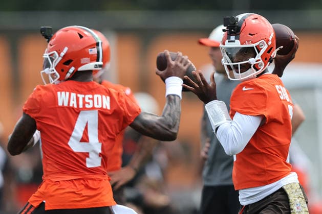 Cleveland Browns Shedeur Sanders (2) and Deshaun Watson (4) prepare to throw a pass during training camp in Berea, Ohio on Friday July 31, 2026.  CLE20260731112 AARONxJOSEFCZYK