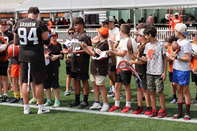 Cleveland Browns Mason Graham (94) signs autographs after training camp in Berea, Ohio on Friday July 31, 2026.  CLE20260731103b AARONxJOSEFCZYK