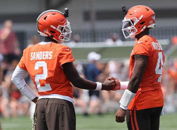 Cleveland Browns Shedeur Sanders (2) shakes hands with Deshaun Watson (4) during training camp in Berea, Ohio on Friday July 31, 2026.  CLE20260731110 AARONxJOSEFCZYK