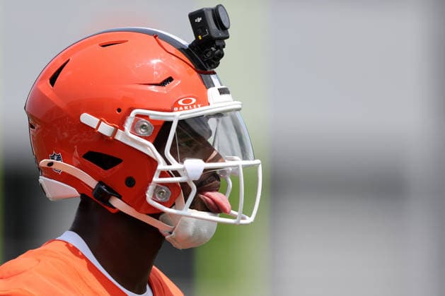 Cleveland Browns Shedeur Sanders (2) sticks out his tongue after throwing a pass during training camp in Berea, Ohio on Friday July 31, 2026.  CLE20260731116 AARONxJOSEFCZYK