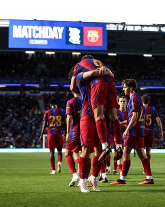 Birmingham City v Barcelona 31 July 2026, Birmingham - Pre Season Friendly - Birmingham City v Barcelona - Hazma Abdelkarim of Barcelona celebrates their second goal with his team mates - Photo: Jacques Feeney Offside. Birmingham UK *** Birmingham City gegen Barcelona, 31. Juli 2026, Birmingham, Vorbereitungsspiel: Birmingham City gegen Barcelona. Hazma Abdelkarim von Barcelona feiert mit seinen Mannschaftskollegen das zweite Tor. Foto: Jacques Feeney, Offside, Birmingham, Großbritannien  Copyright: xJacquesxFeeneyx xOffsidexOffside